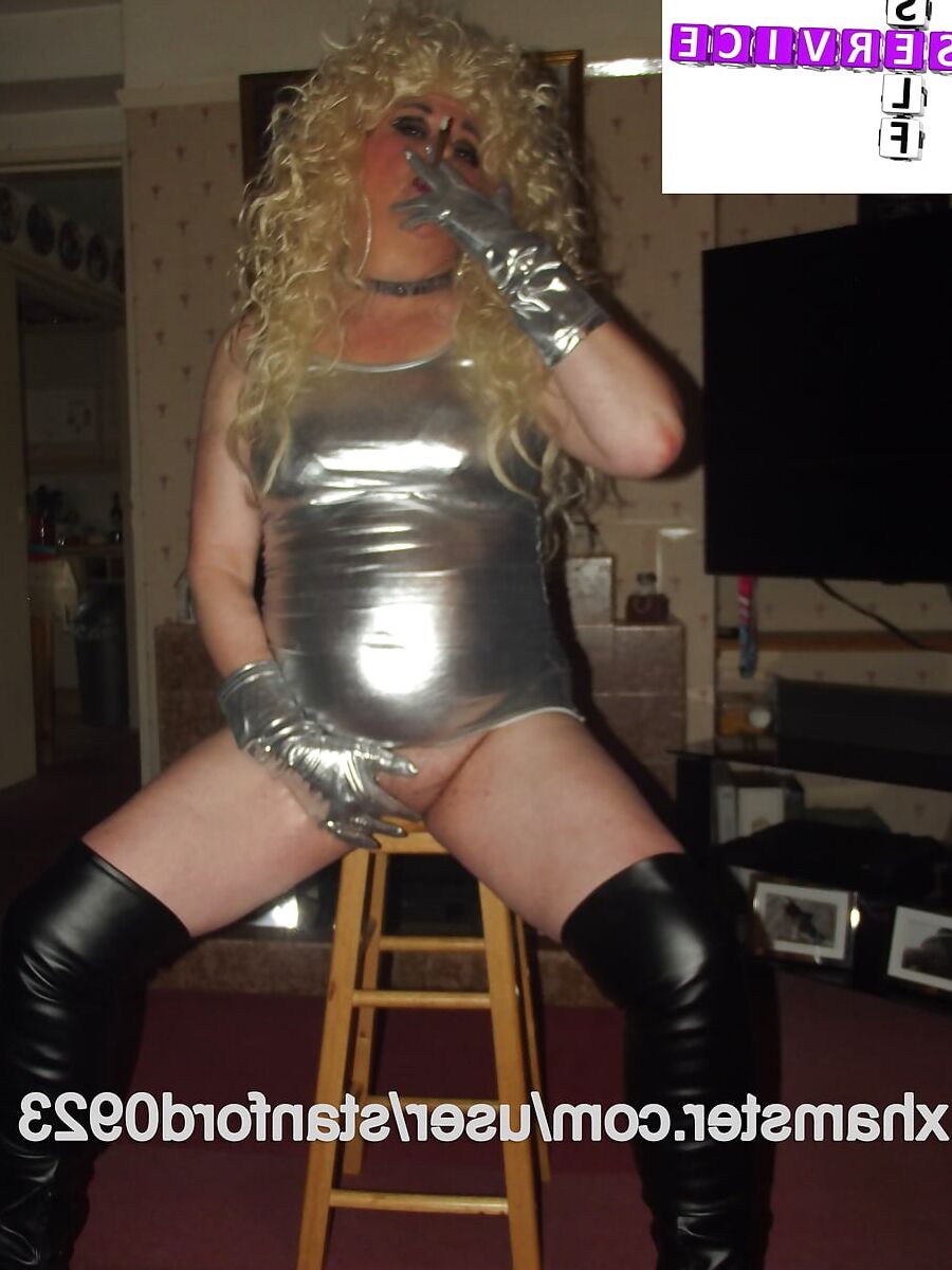 SERVICING MY PUSSY