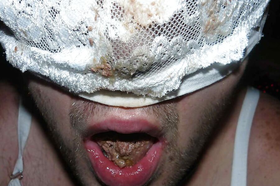 Sissy-doggie eat dogfood for Mistress Celine