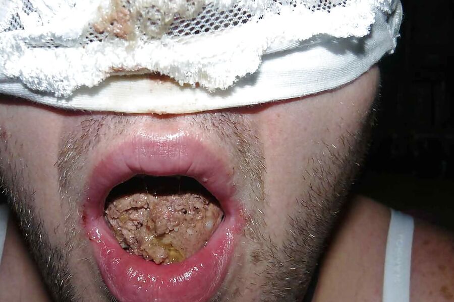 Sissy-doggie eat dogfood for Mistress Celine