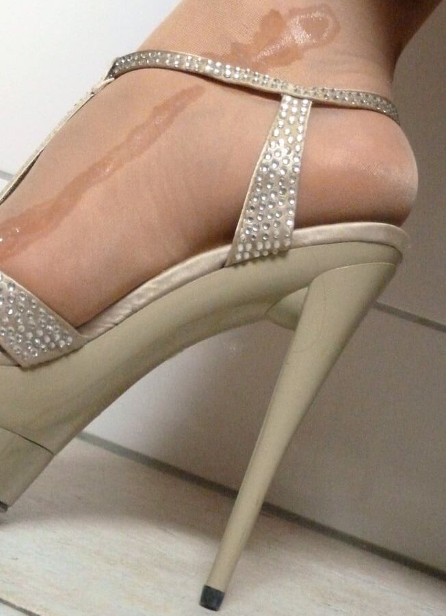 High heel cum shot