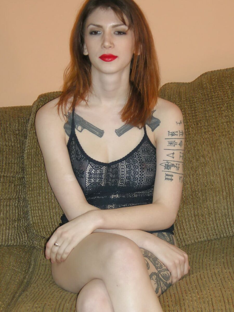 Tattooed cutie Indigo is masturbating