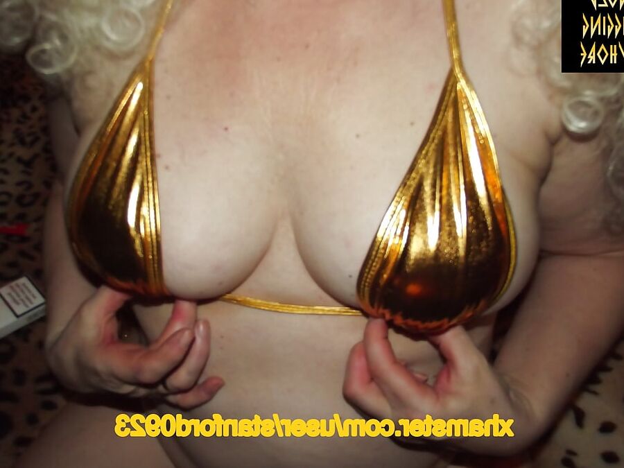 GOLD DIGGING WHORE