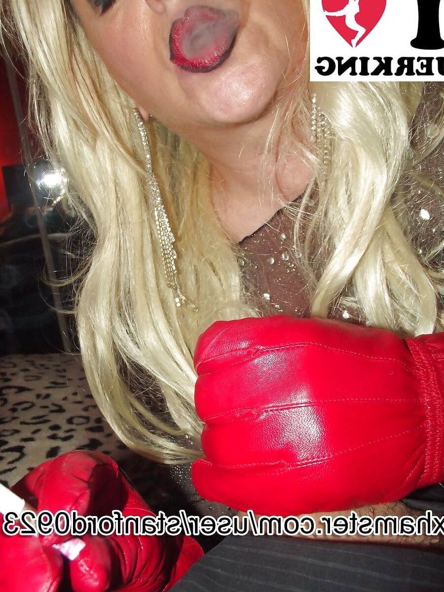 GLOVED WANK NEW CUSTOMER PT2
