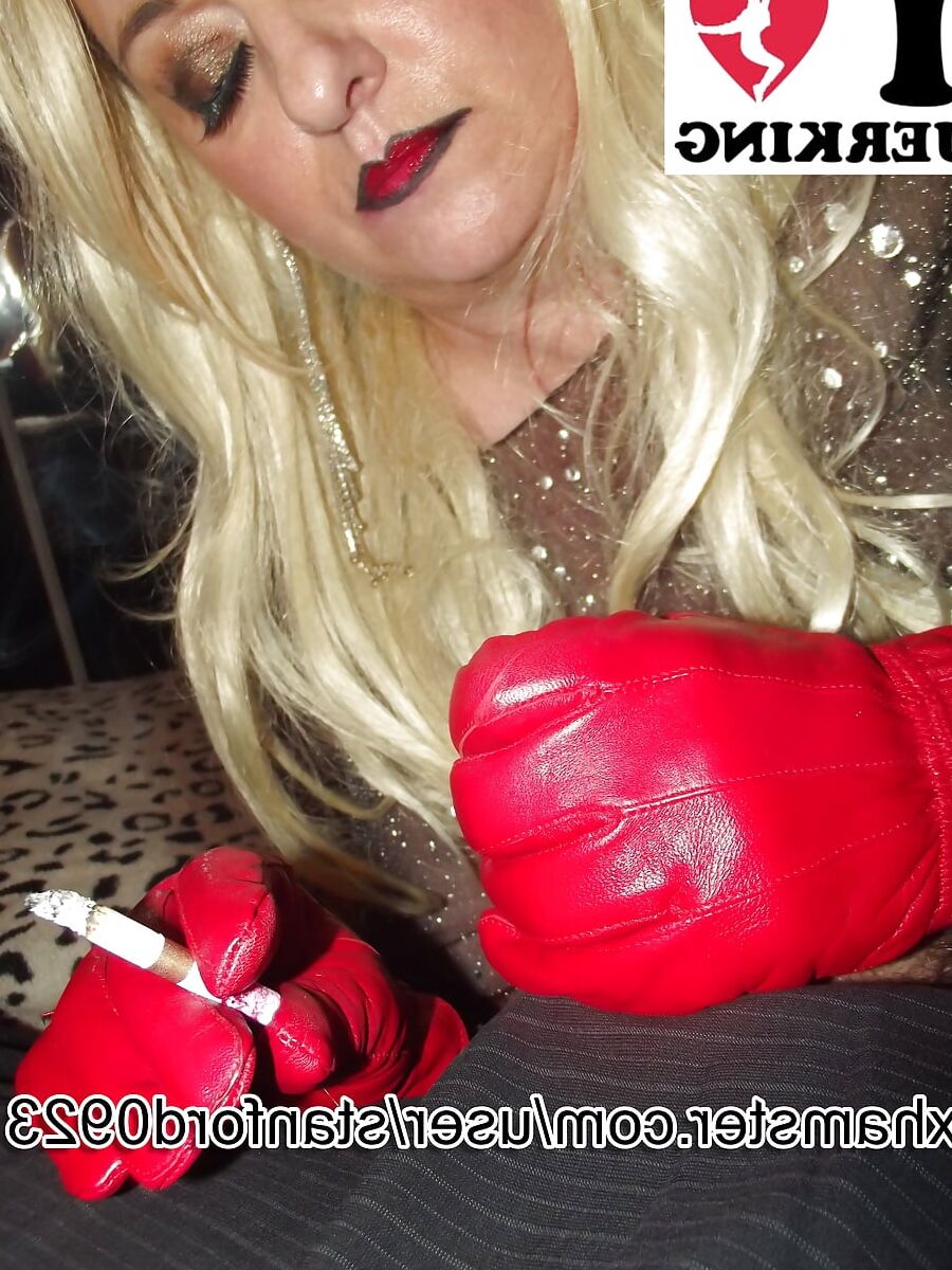 GLOVED WANK NEW CUSTOMER PT2