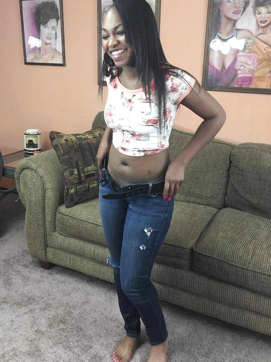 Nikki Ford shows off her ebony tits
