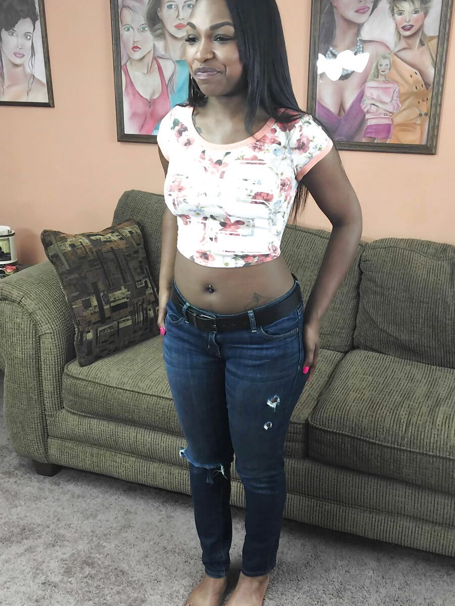 Nikki Ford shows off her ebony tits