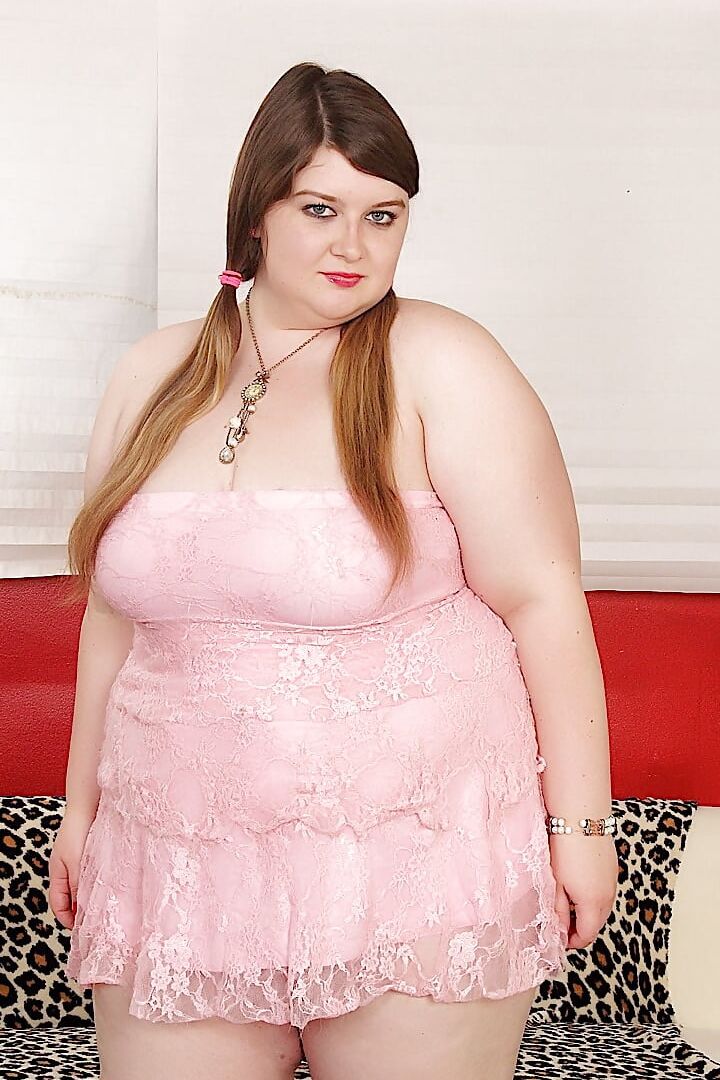 Cute and chubby plumper Saphire Rose