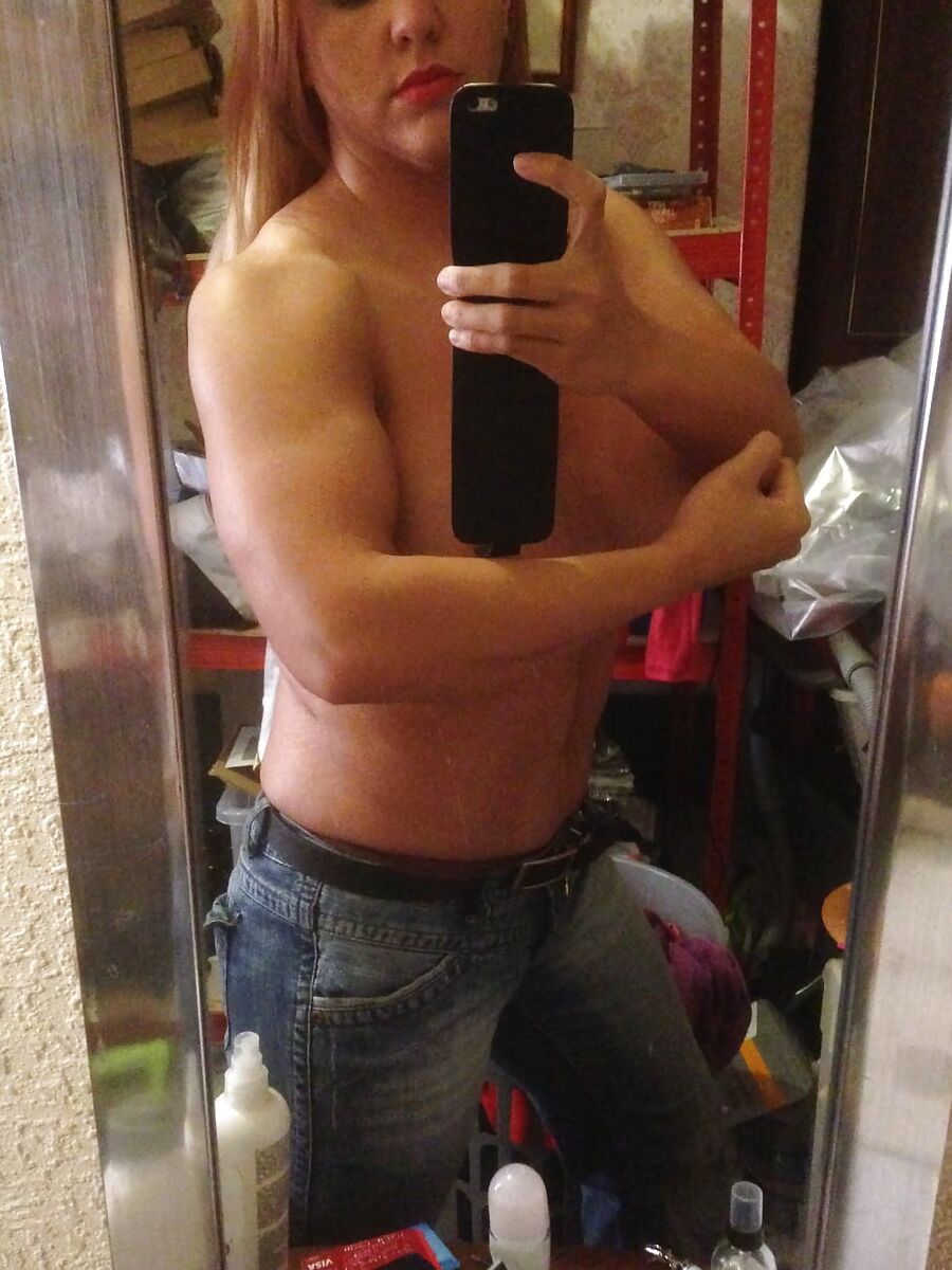 Just flaunting off my big tits and ass in public tabbyanne
