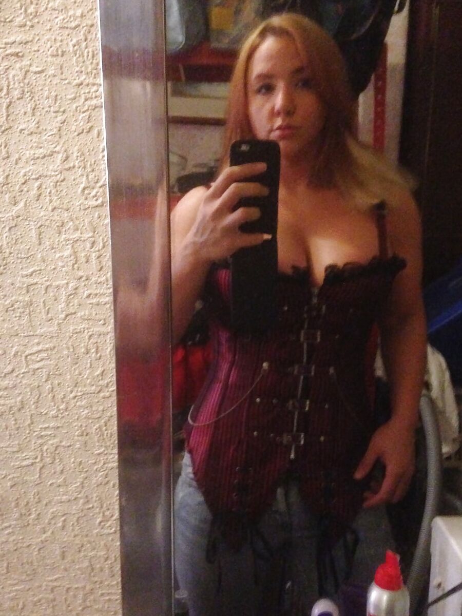Just decided to show off my big tits and ass