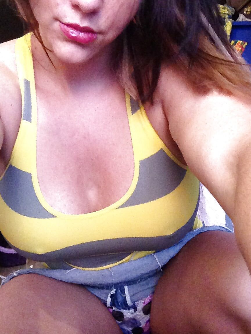 Just decided to show off my big tits and ass