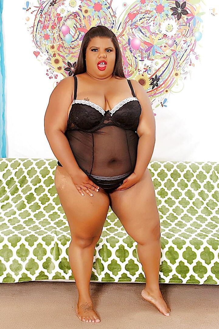 Horny black plumper Peaches