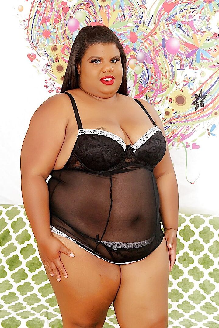Horny black plumper Peaches