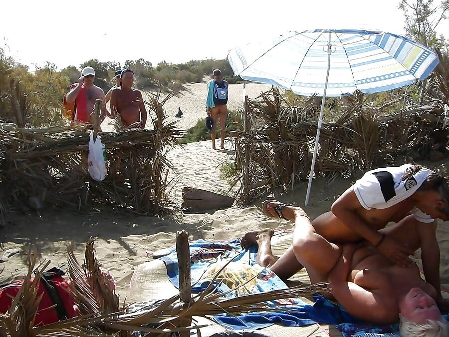 Blowjob on the beach