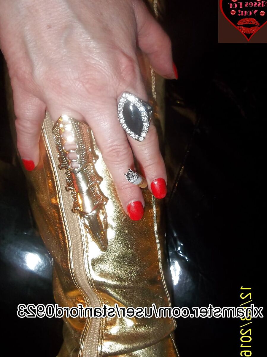SMOKING DIVA SLUT1