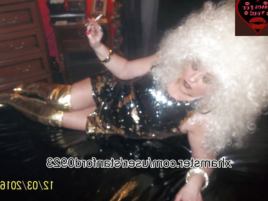 SMOKING DIVA SLUT1