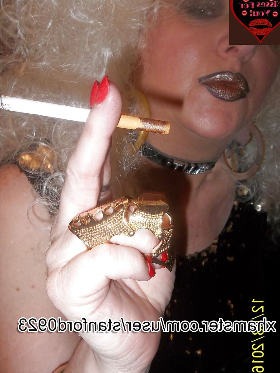 SMOKING DIVA SLUT1
