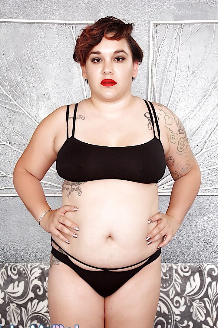 Sexy and chubby plumper Raven