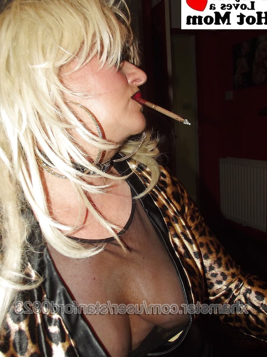 LEOPARD MILF SMOKING PT 2