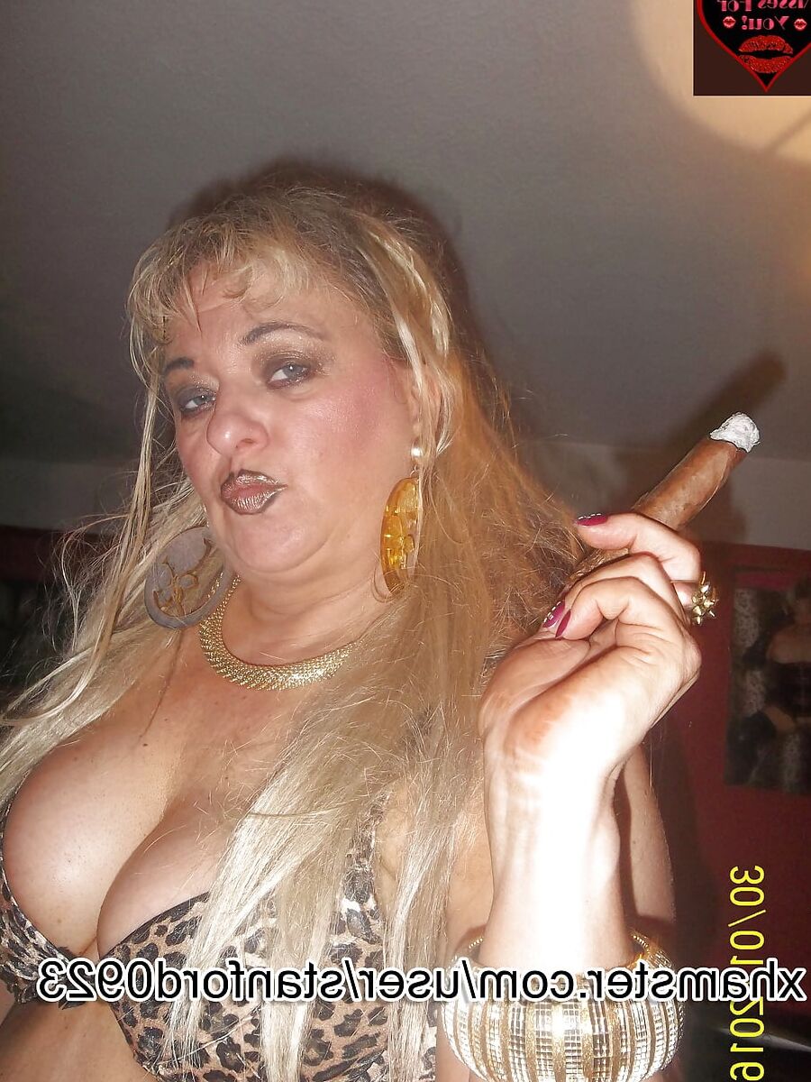 CIGAR GOLD SMOKING P3