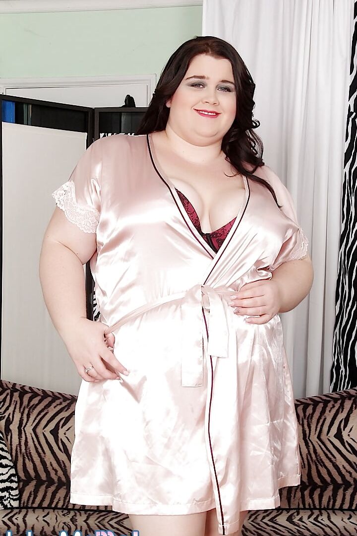 Horny BBW Holly Jayde