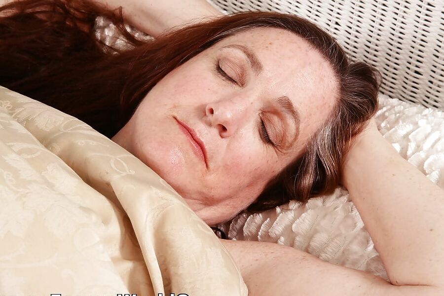 51 year old gilf Lisa from OlderWomanFun