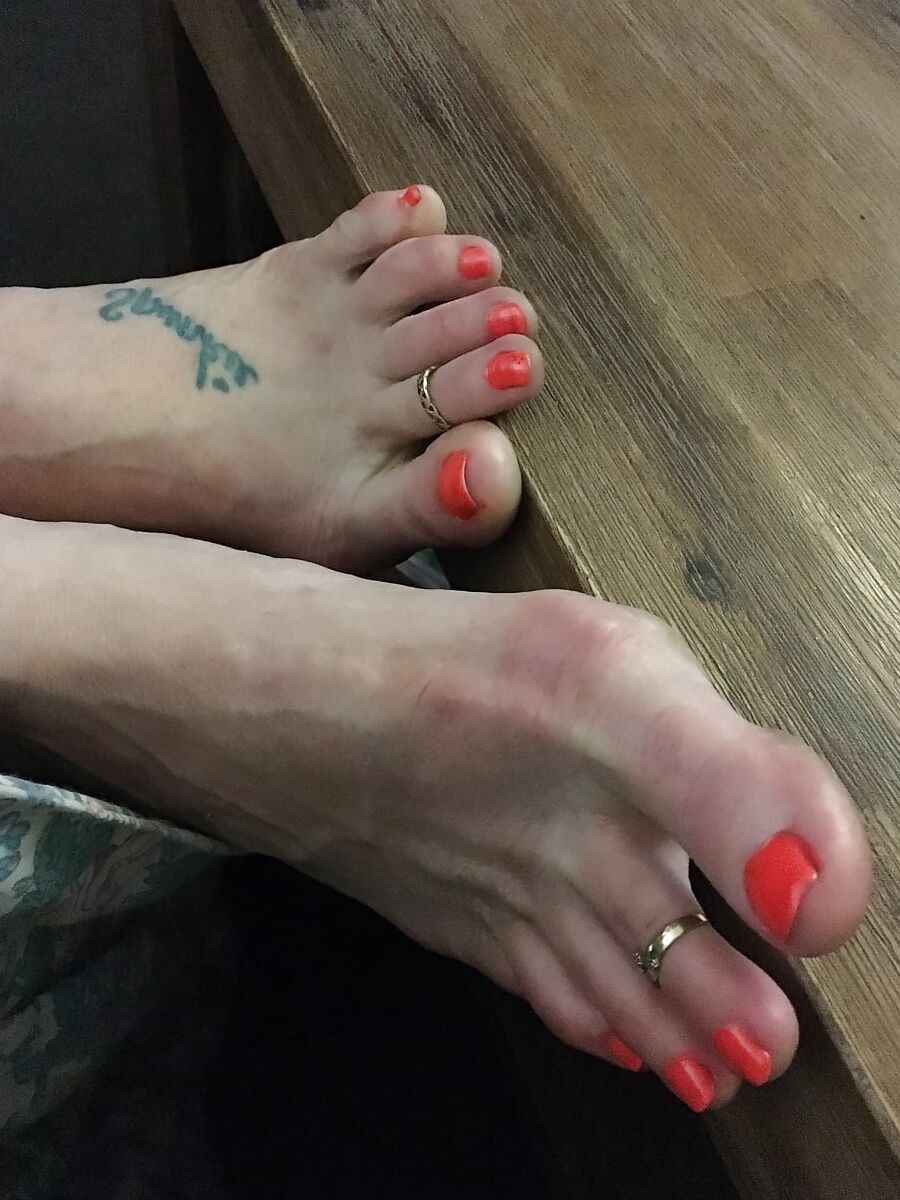 My slutty feet and toes, like?