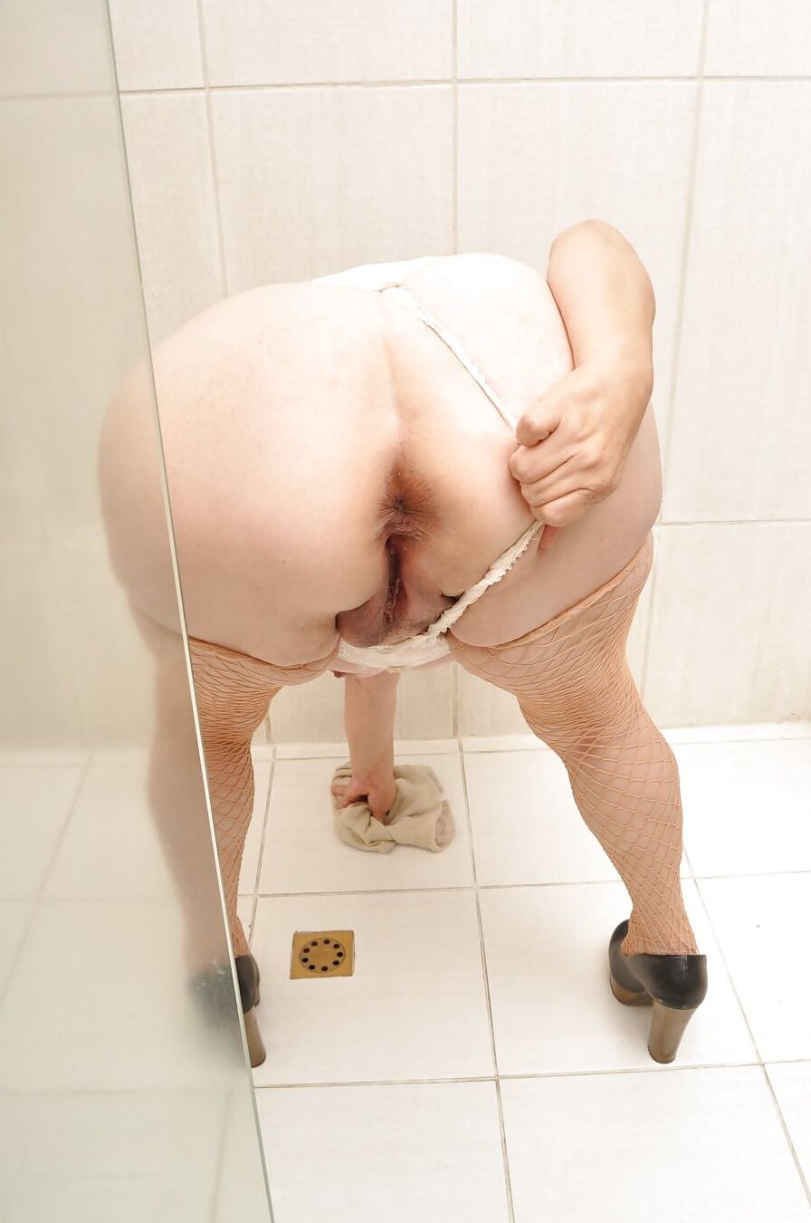 54 year old gilf Gloria from OlderWomanFun