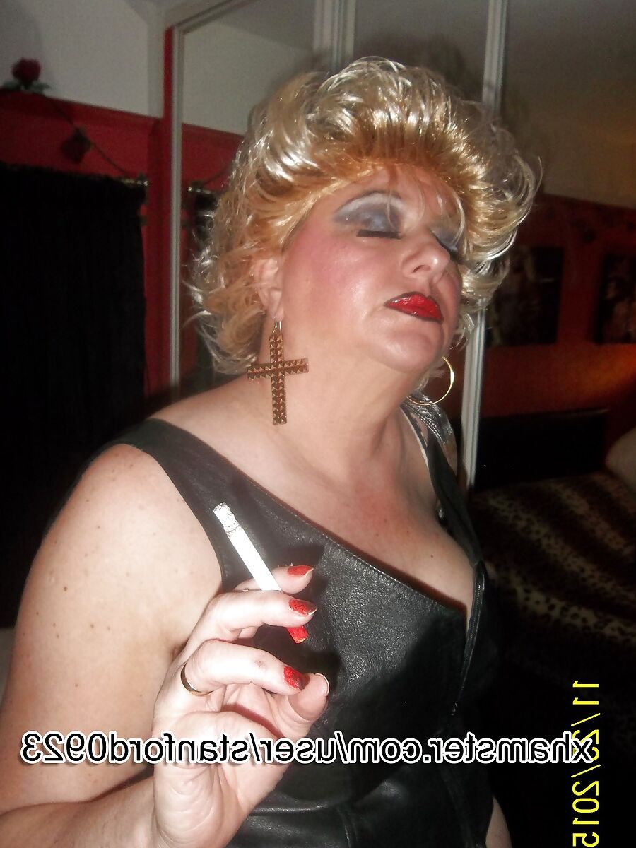 SLUT PIP SMOKING
