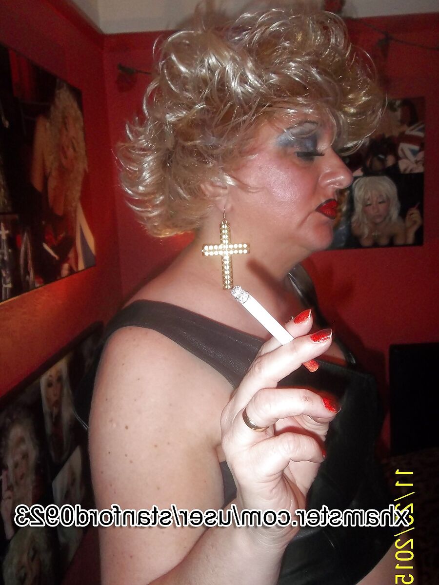SLUT PIP SMOKING