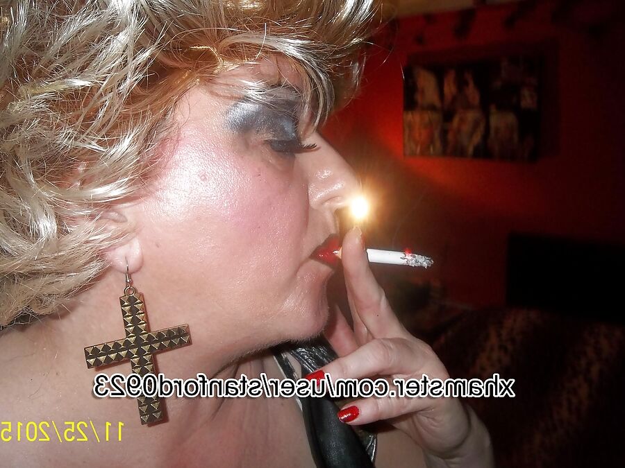 SLUT PIP SMOKING