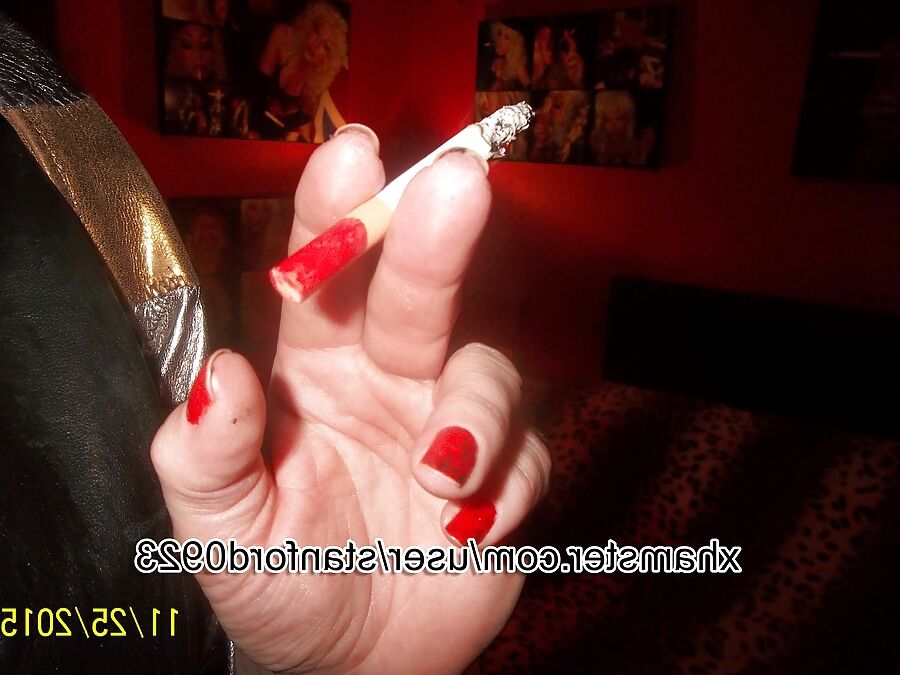 SLUT PIP SMOKING