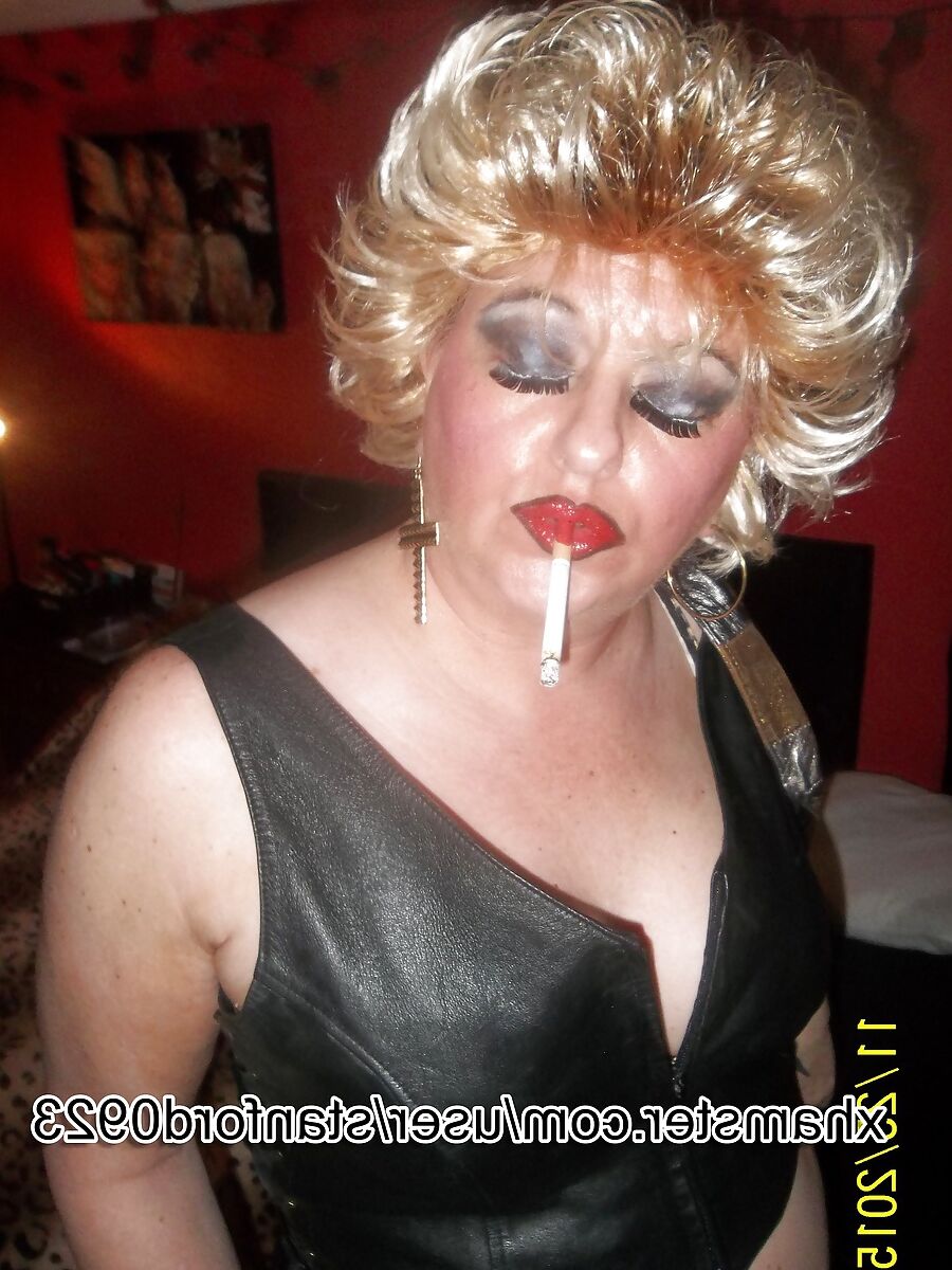 SLUT PIP SMOKING