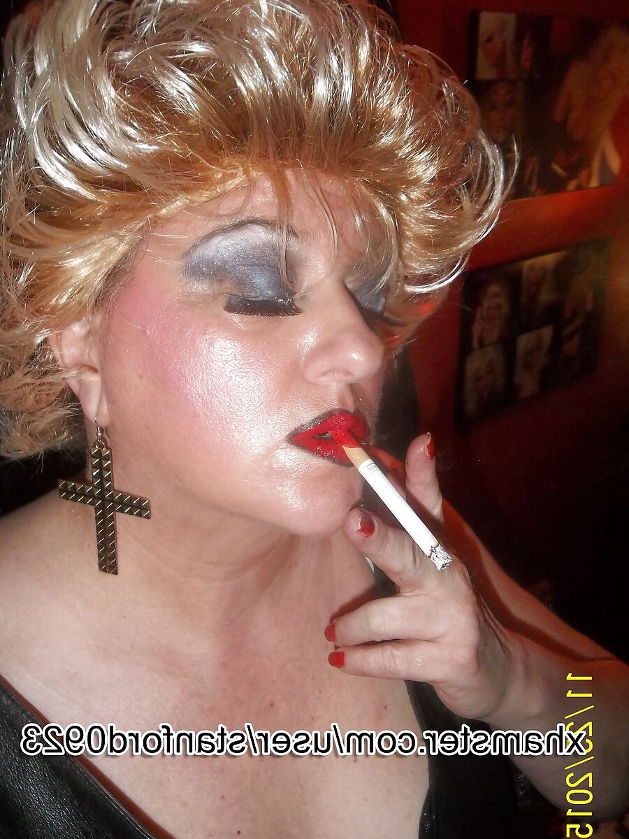 SLUT PIP SMOKING