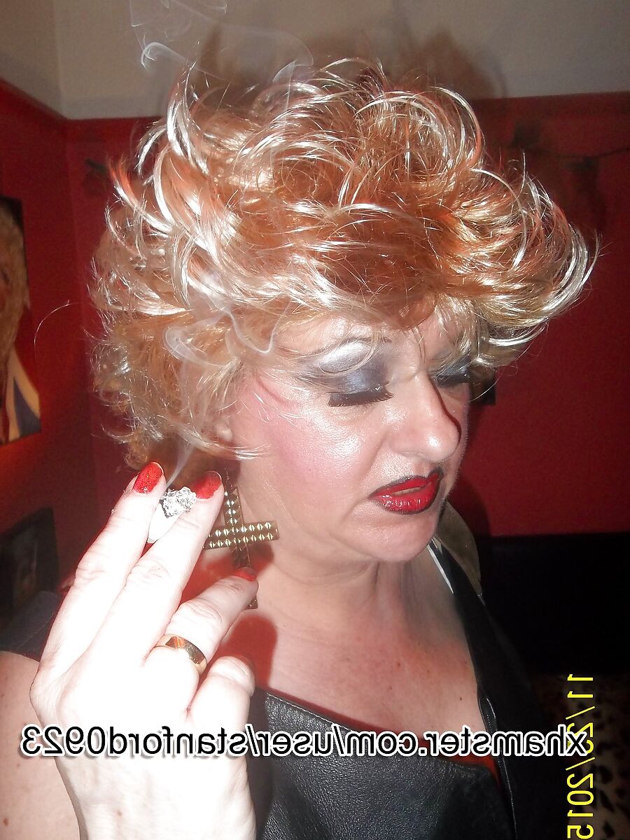 SLUT PIP SMOKING