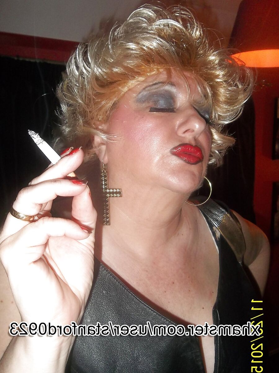 SLUT PIP SMOKING
