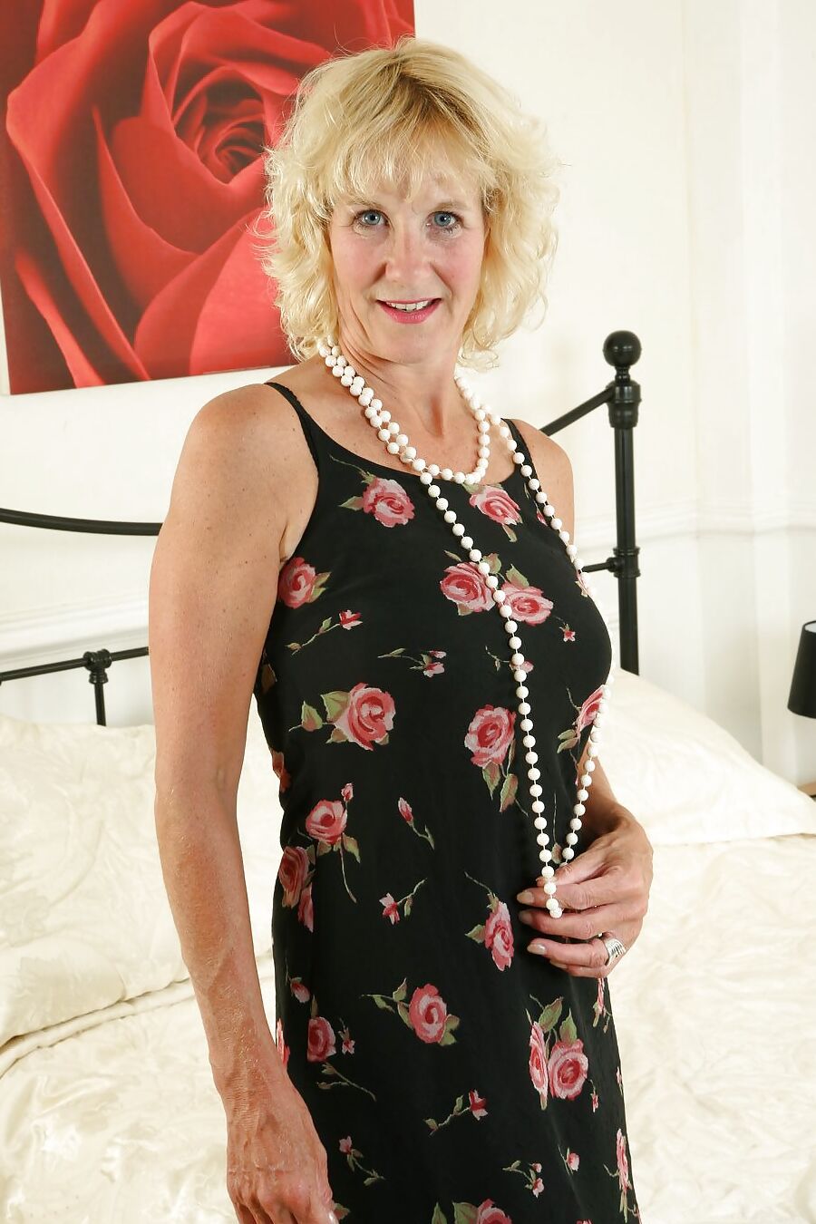 51 year old British gilf Molly from OlderWomanFun