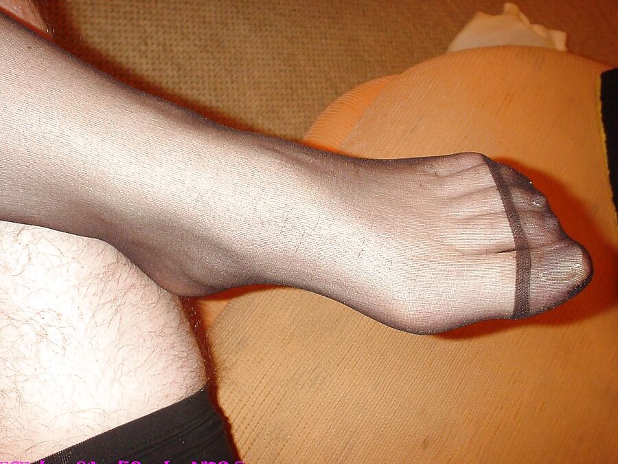 Sie in Feinstrumpfhose
