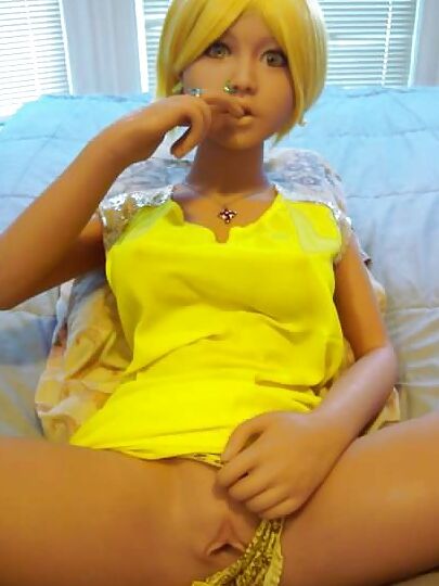Nina's yellow dress