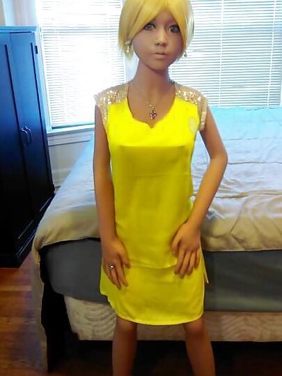 Nina's yellow dress