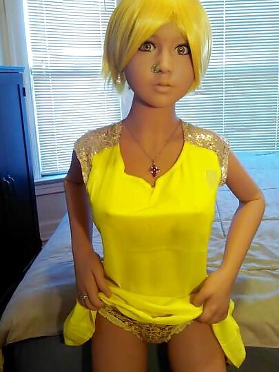 Nina's yellow dress