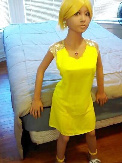 Nina's yellow dress