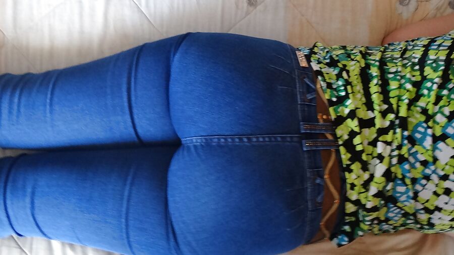 MORE DELICIOUS ass OF MY WIFE - EL CULO DE MI ESPOSA