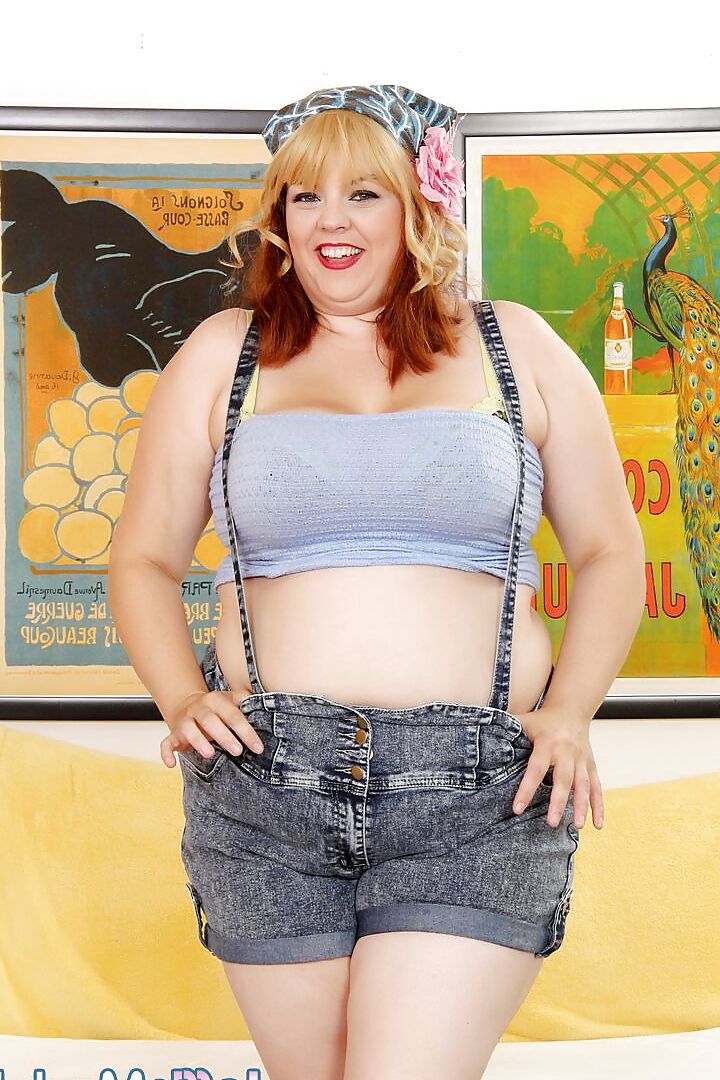 Sexy and beautiful BBW Buxom Bella