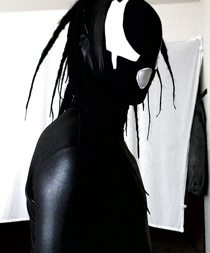 Zentai creature