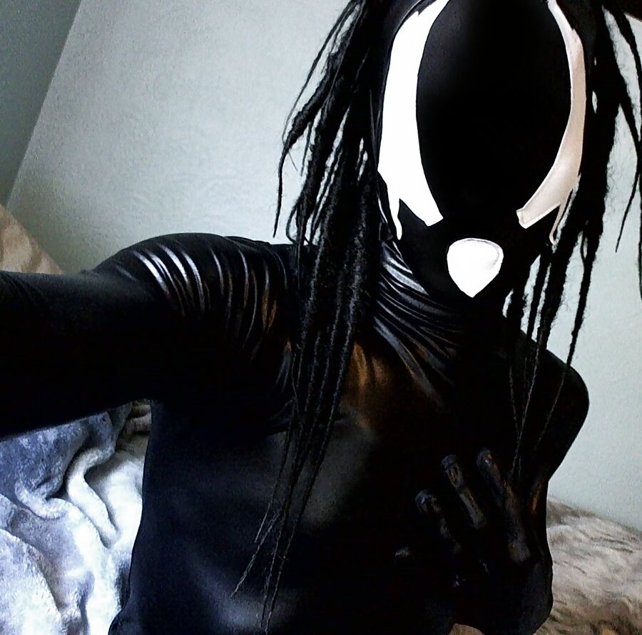 Zentai creature
