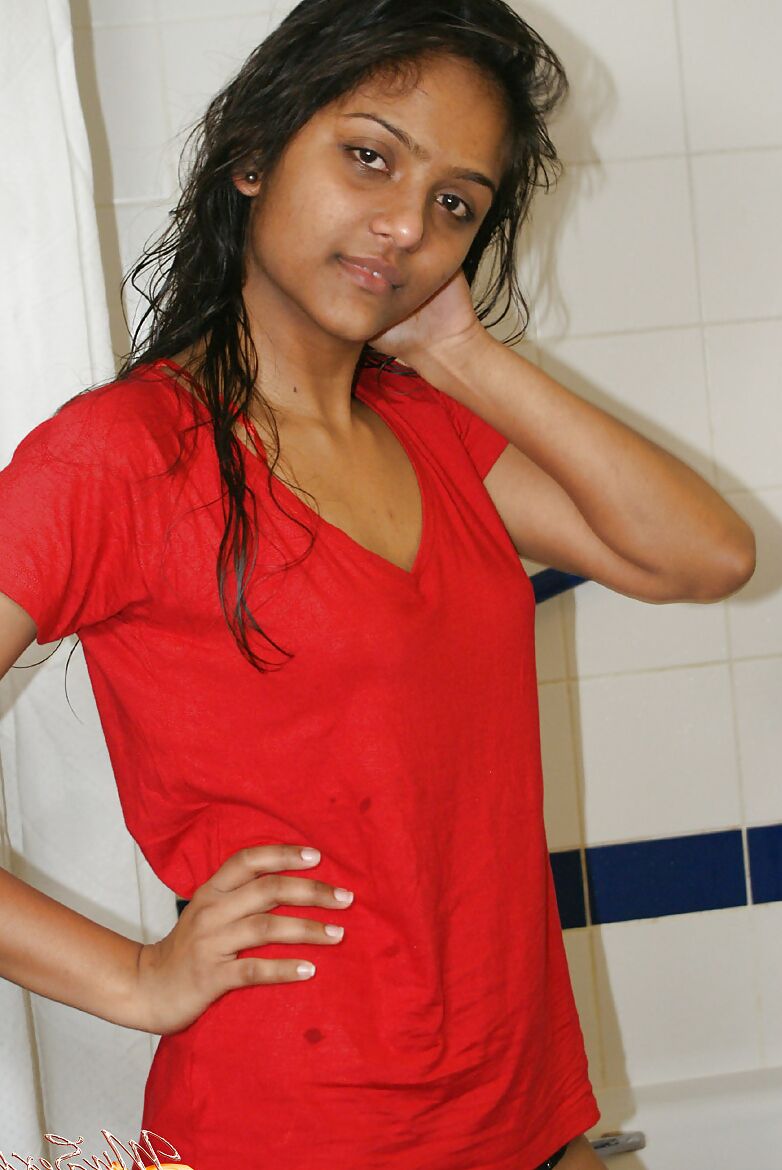 Indian Babe Divya - MySexyDivya.com