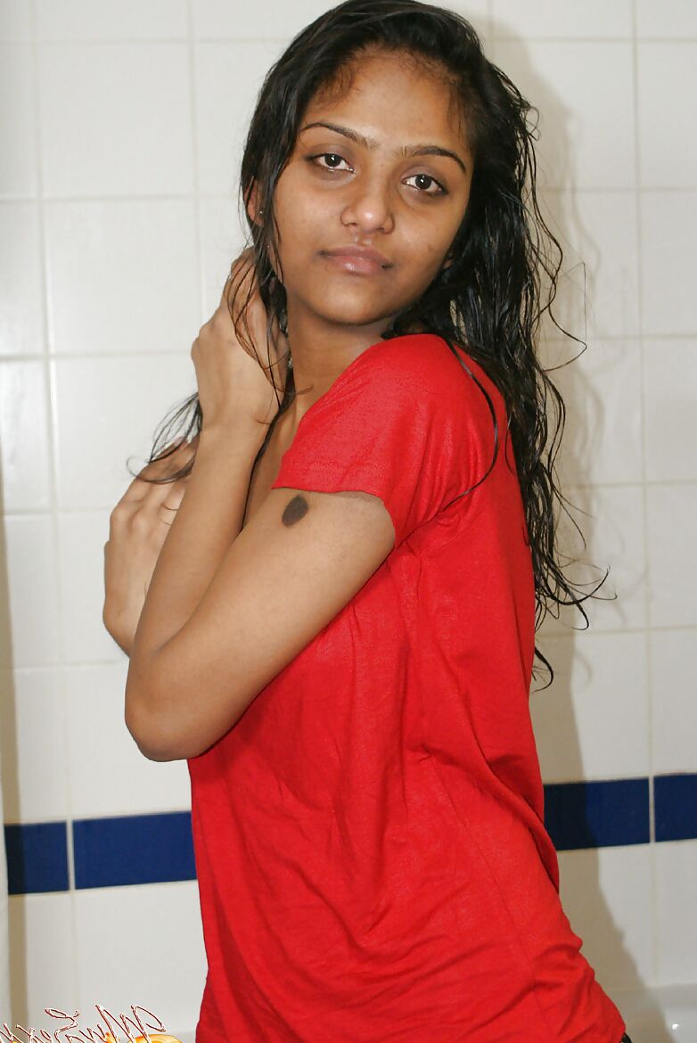 Indian Babe Divya - MySexyDivya.com