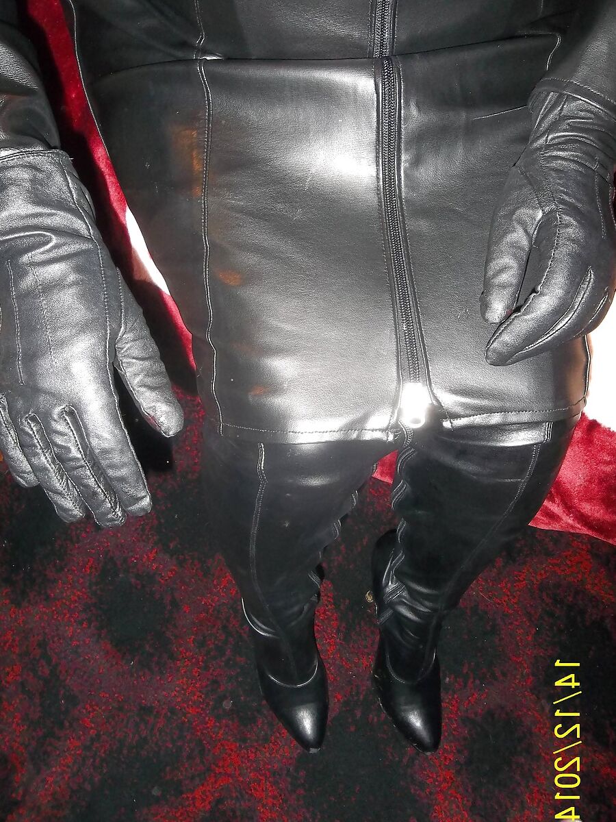SUNDAY SERVICE BOY