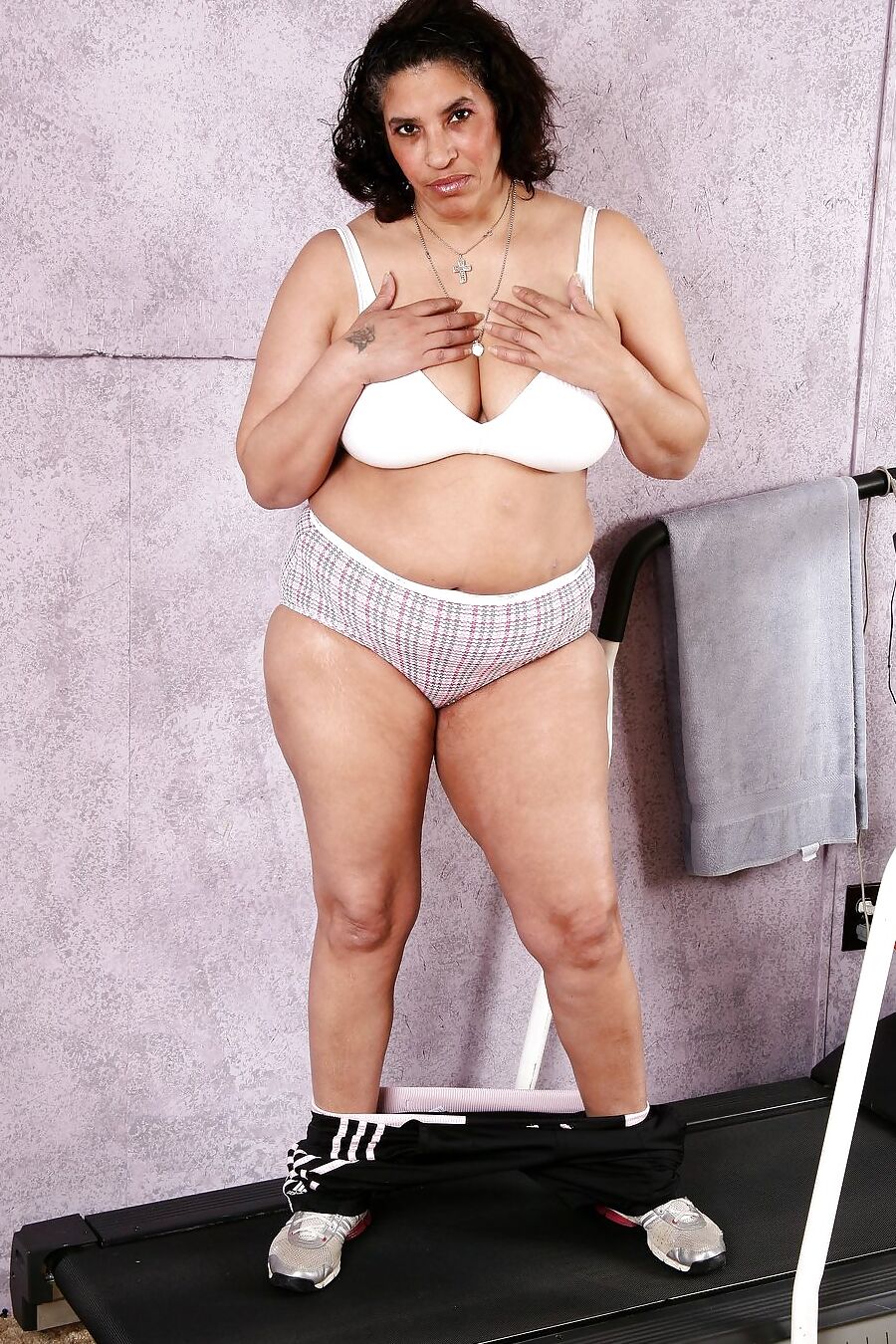 52 year old granny Fannie from OlderWomanFun