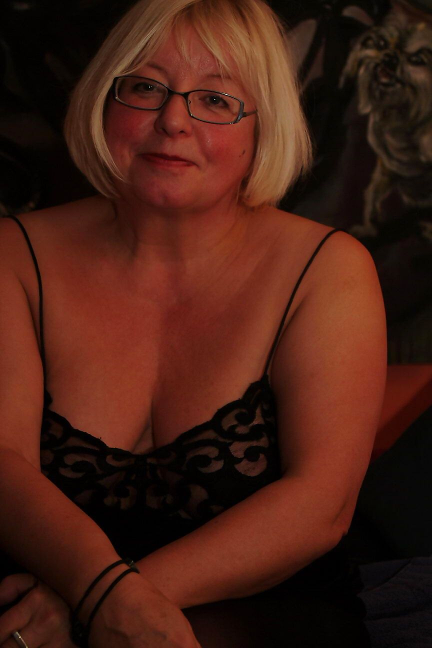 Amateur European Granny wants a hard fuck